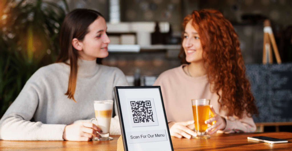La revolución digital esta en tu mesa: asistentes virtuales y códigos QR que mejoran la experiencia.
